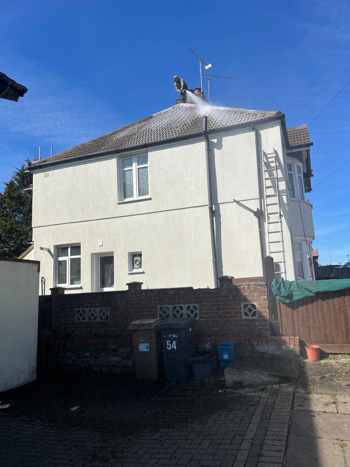 Roof Cleaning in Luton LU2